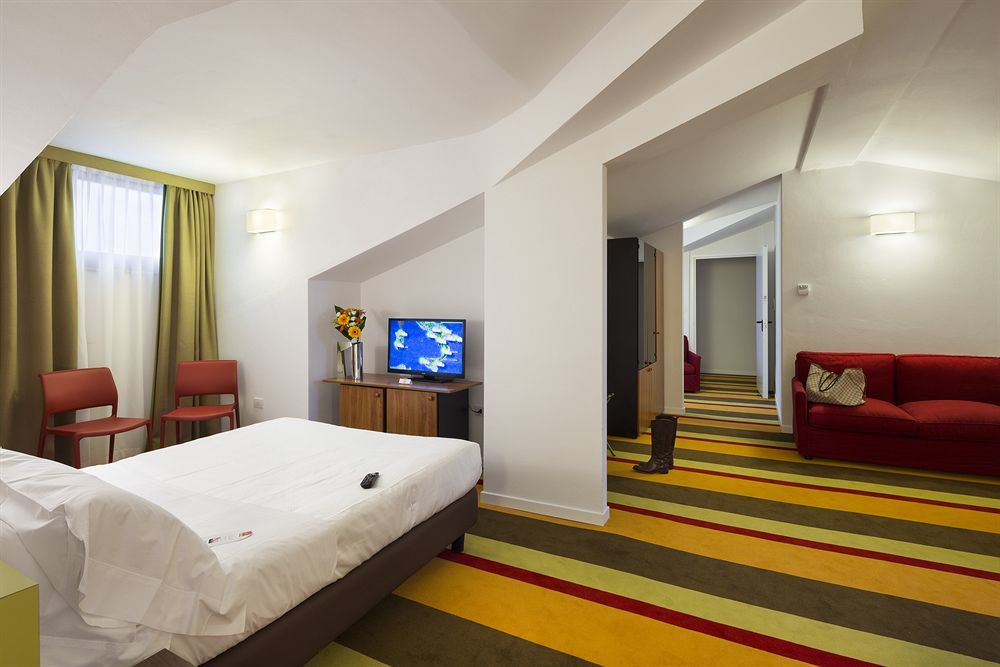 Unaway Hotel ฟาโบร ภายนอก รูปภาพ