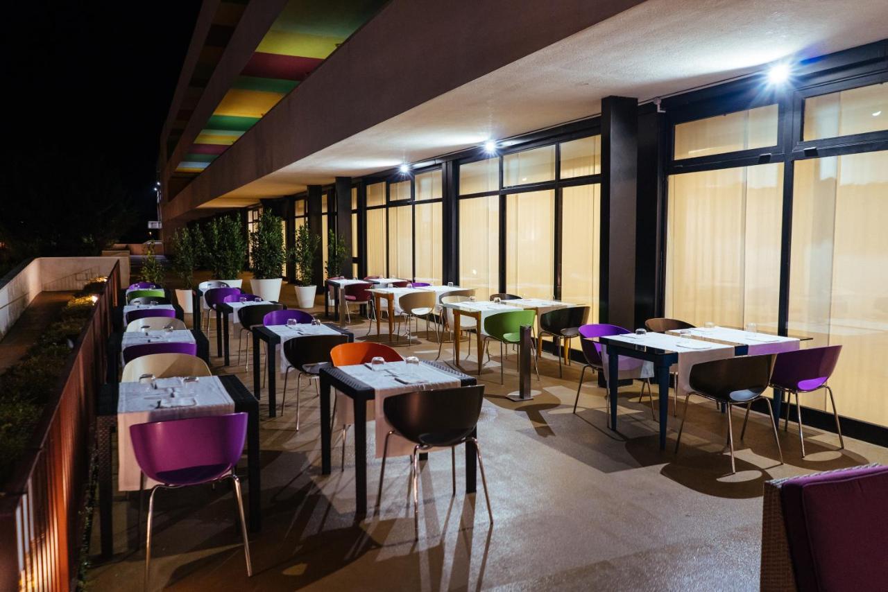 Unaway Hotel ฟาโบร ภายนอก รูปภาพ