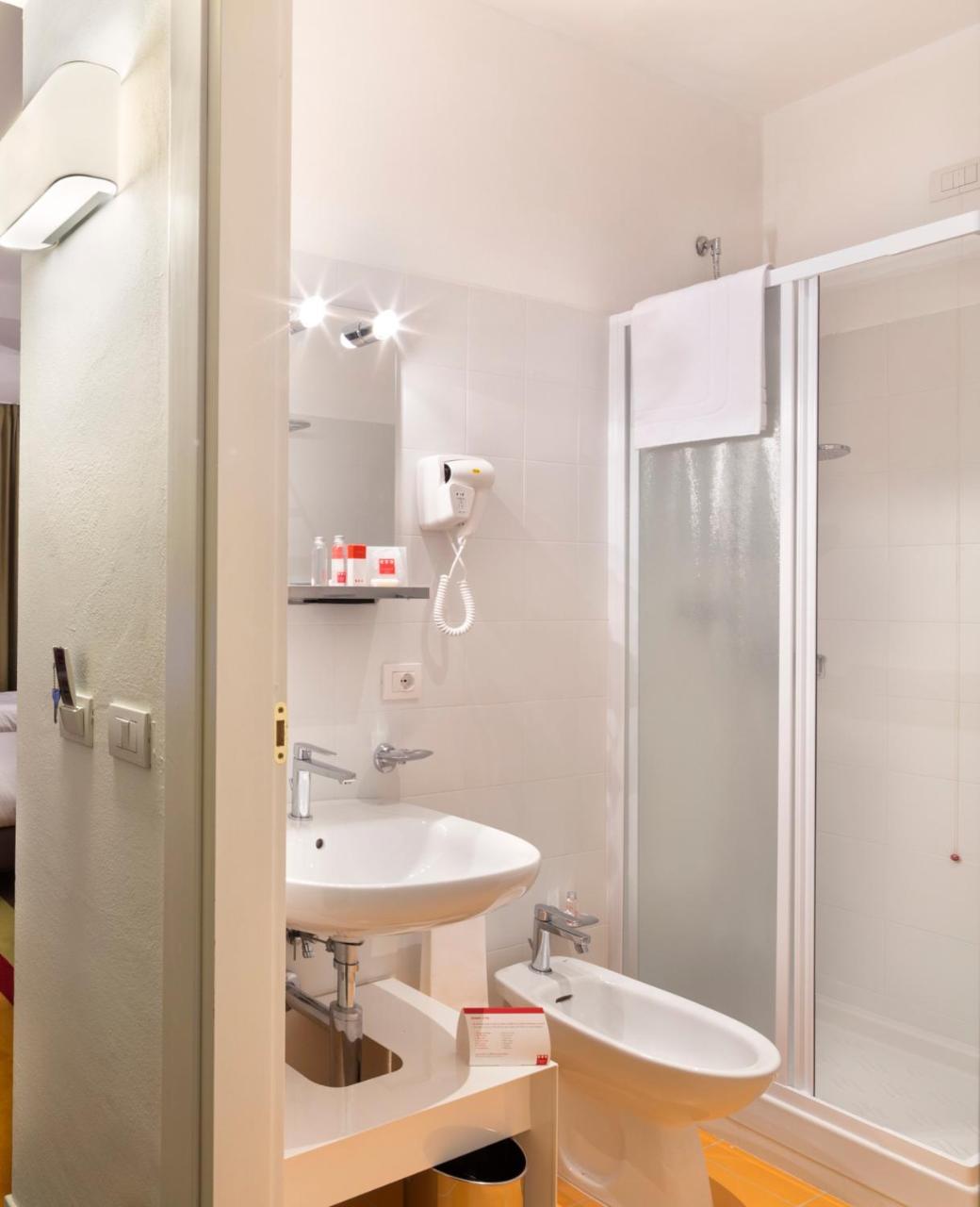 Unaway Hotel ฟาโบร ภายนอก รูปภาพ