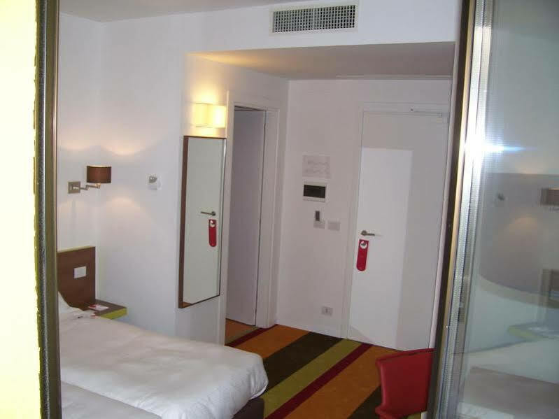 Unaway Hotel ฟาโบร ภายนอก รูปภาพ